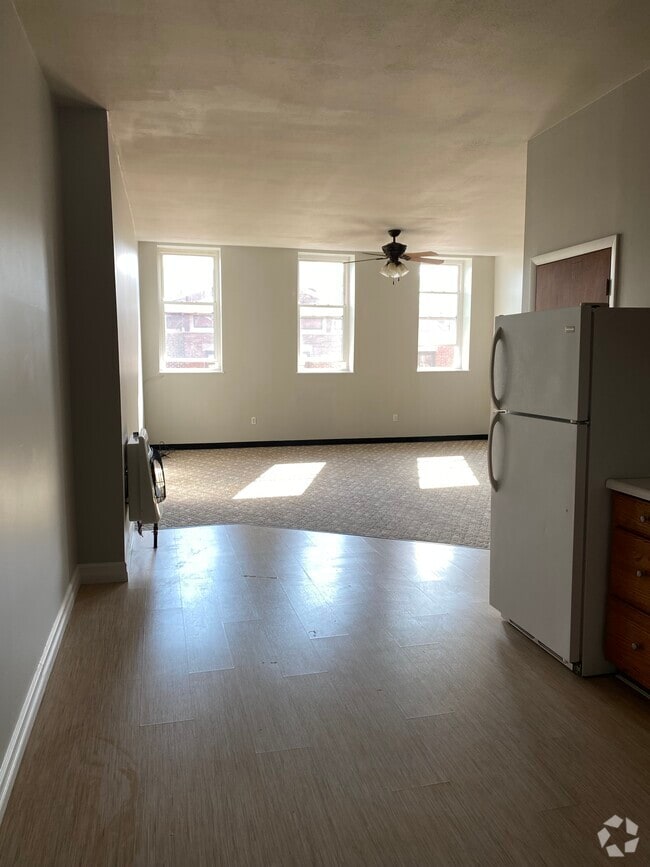 Building Photo - 171 W 1st St Unit 4 Rental