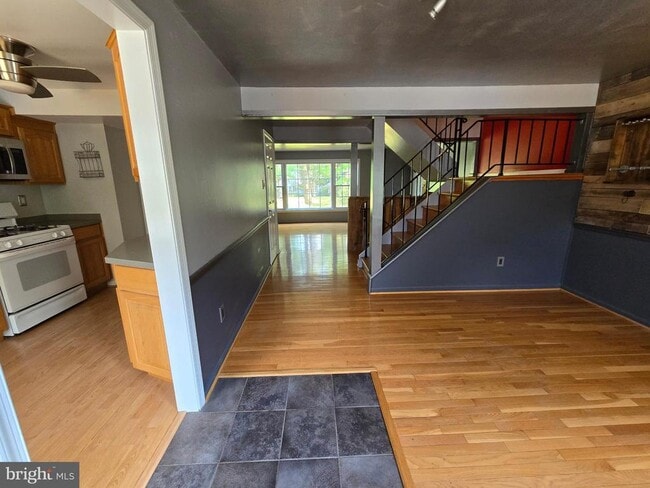 Building Photo - 4315 Lawrence St Rental