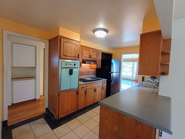 Photo - 235 Hemlock St