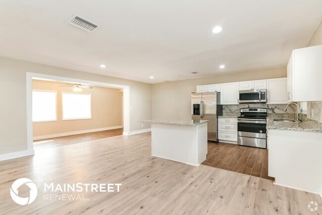 Building Photo - 3226 Drake Dr Rental