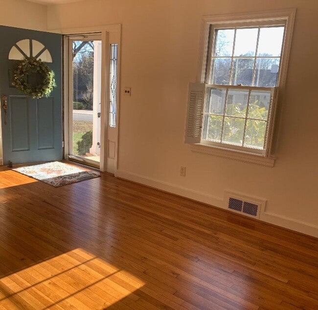 Photo - Charming three-bedroom in Irving Park area