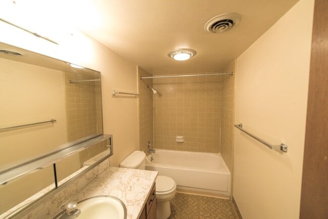 Photo - 665 600 W Unit 1