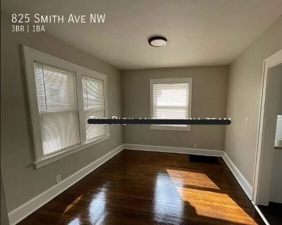 Photo - 825 Smith Ave NW