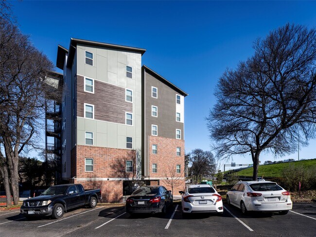 Photo - 1800 S I-35 Frontage Rd