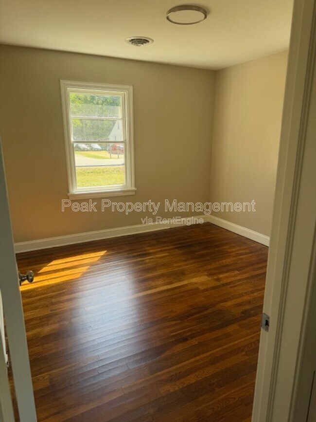 Photo - 4815 Oakleys Ln