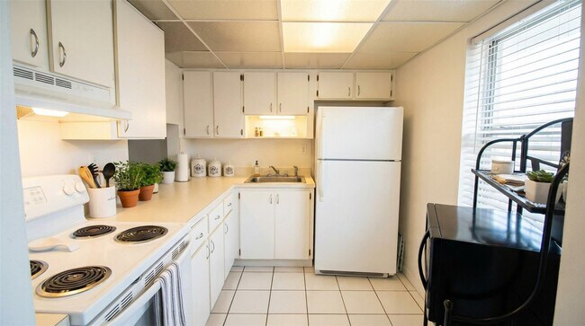 Building Photo - 505 NW 177th St Unit 210