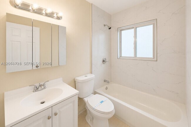 700 NE 25th St Unit A