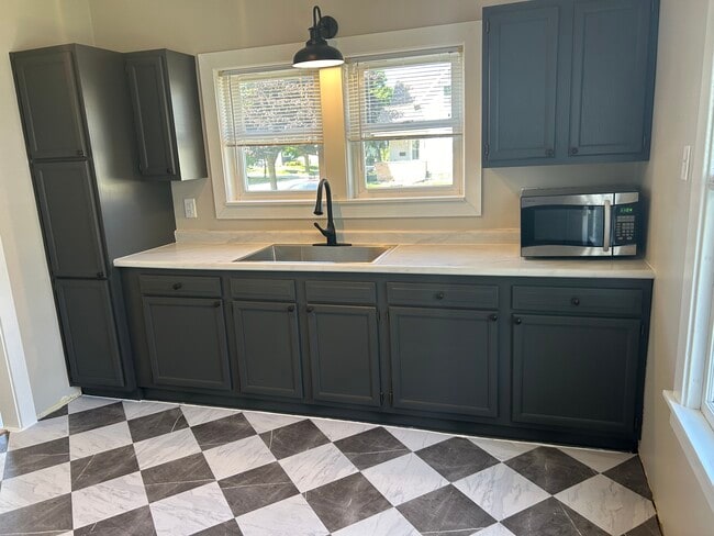 Building Photo - 1034 Bluff Ave Unit 1034 Bluff