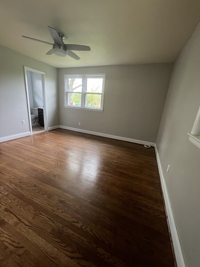 Building Photo - "Expansive 5-Bedroom Haven with Dual Kitch... Rental