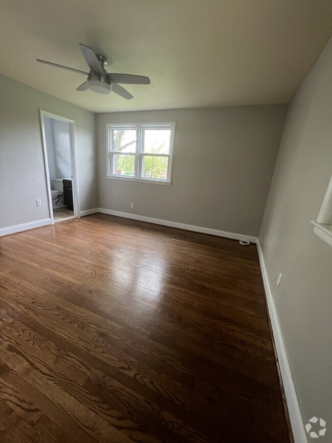 Building Photo - "Expansive 5-Bedroom Haven with Dual Kitch... Rental
