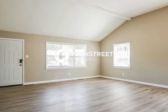 3 Bedroom Pet-Friendly Home in Columbus, OH with Main Street Renewal