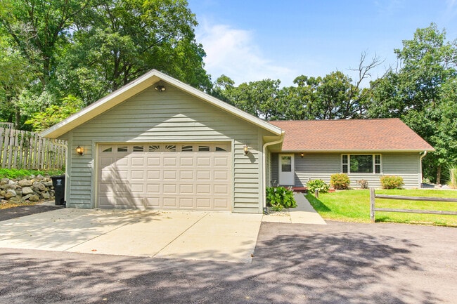 Photo - N7439 Mariner Hills Cir