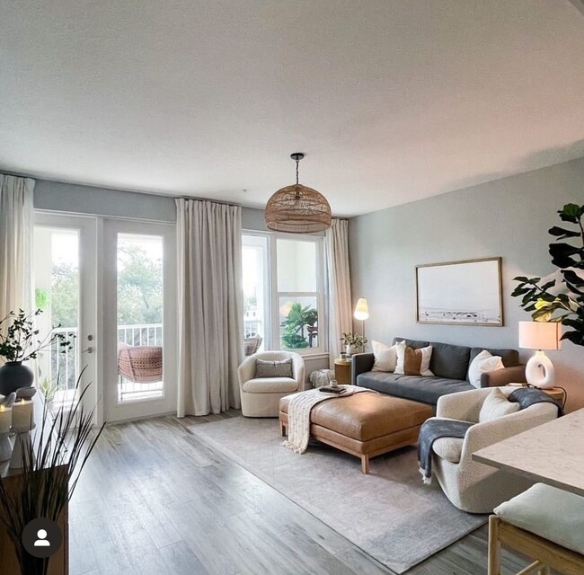 1BD, 1 BA - Living Room