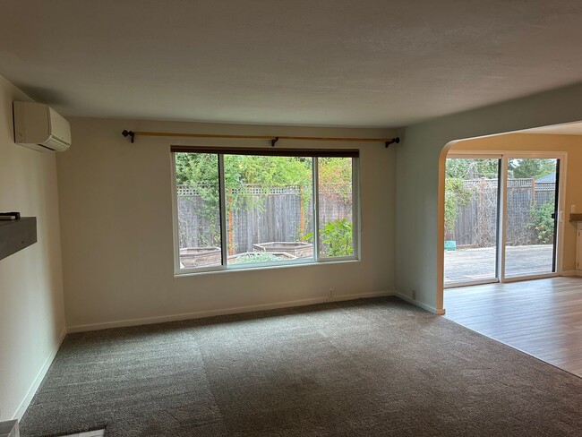 Photo - Beautiful custom 3 bedroom 2 bathroom hous...