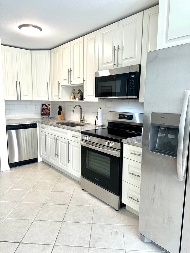 Photo - 901 N Birch Rd