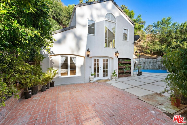 Building Photo - 1174 Coldwater Canyon Dr Rental