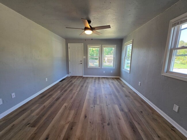 Photo - Shipyard Maple At 5th Unit 604 5th Street (Lower Back)