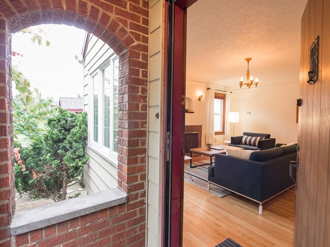 Photo - 2323 SE Pine St