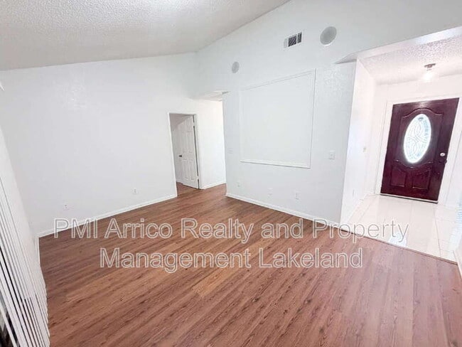 Photo - 222 Lakeview Dr