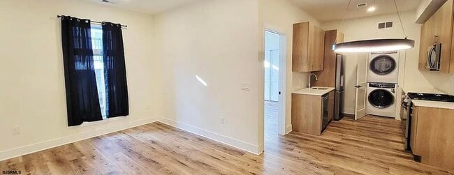 Photo - 124 St James Pl