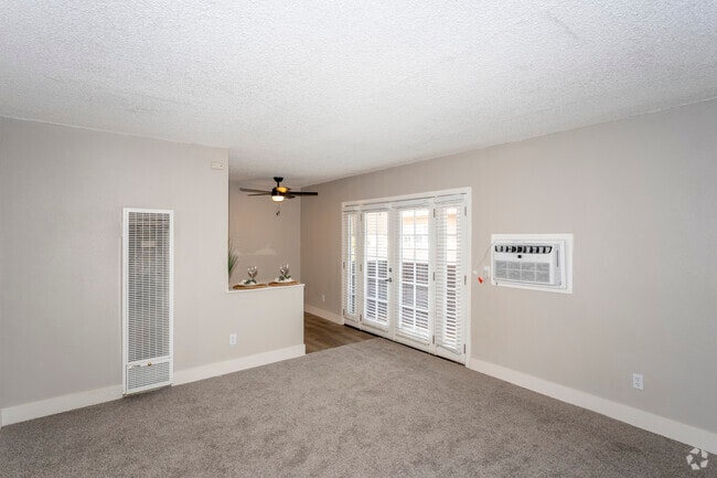 2BR - 1BA, 700SF
