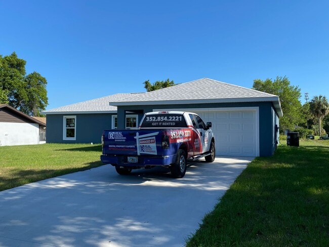 Photo - Beautiful Newer Home - 3/2/2 **WON"T LAST**