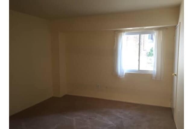 Photo - 400 Meadowview Ln