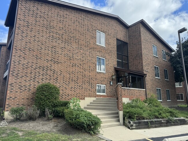 Building Photo - 900 Perrie Dr Unit 104 Rental