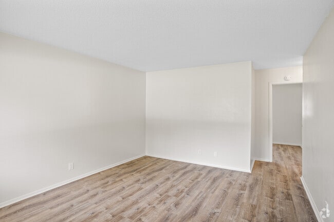 1BR, 1BA - 700SF - Living Room