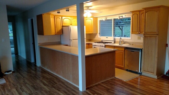 Building Photo - 1375 Akalani Loop Unit B