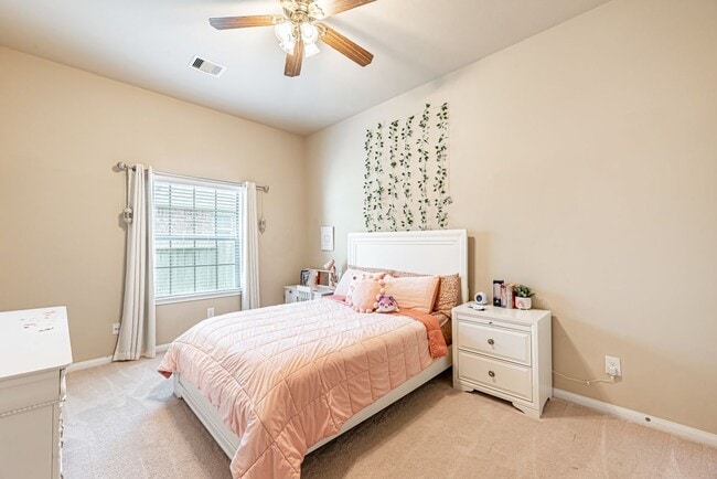 119 Emerald Loch Ln