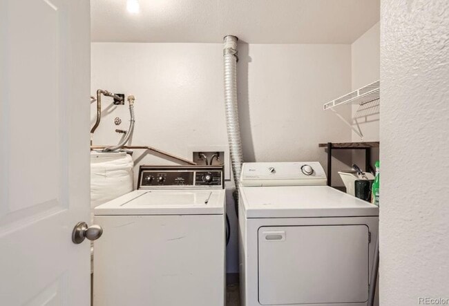 9757 E Peakview Ave Unidad B-8