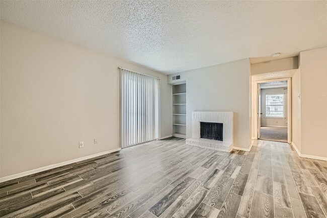 500 Tish Circle #405 - Web Quality - 001 - 02 Living Room