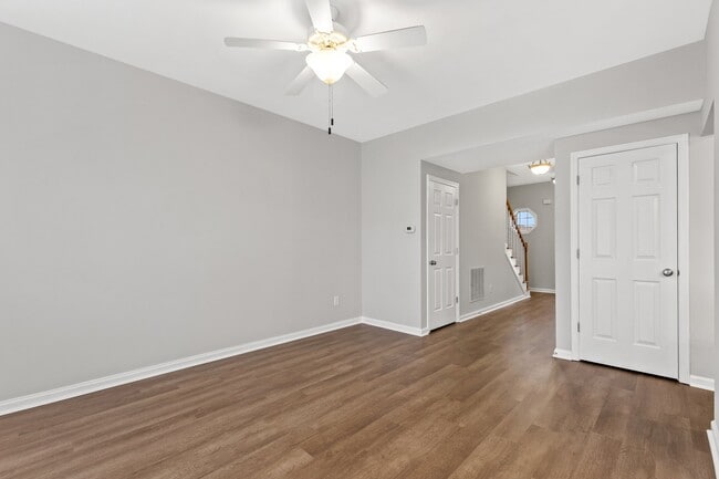 Photo - 136 Lowell Ct