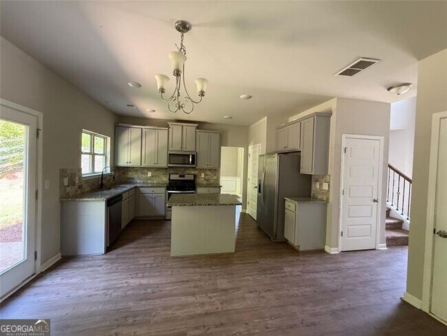 Photo - 221 Creek View Pl