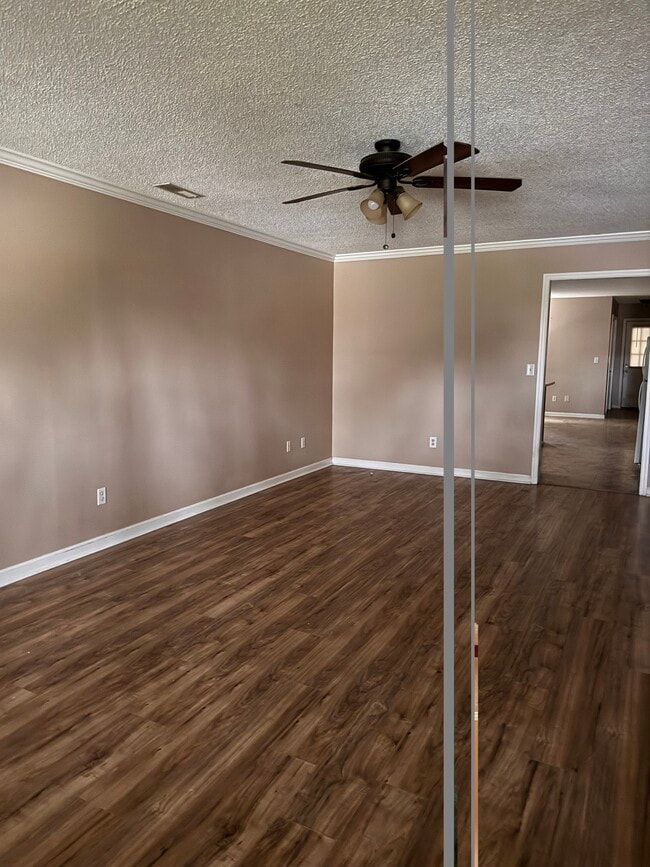 Photo - 315 Cardinal Dr SW