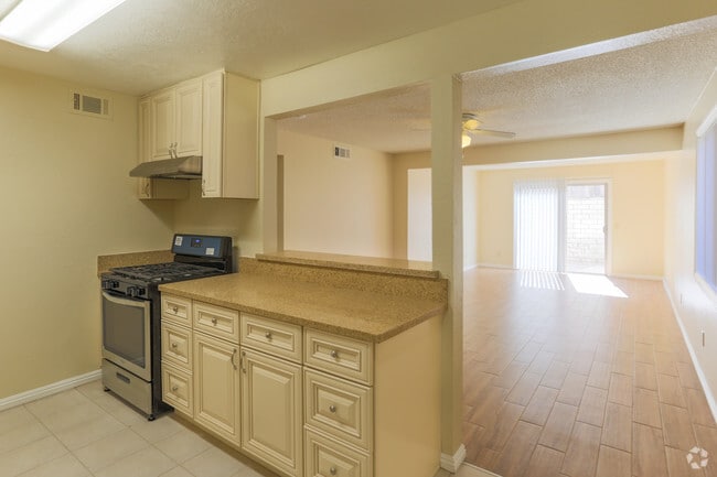 Bedford 2BR, 2BA - 960 SF