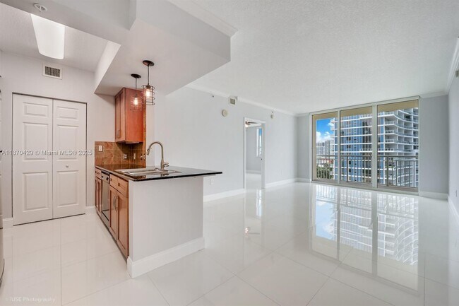 Building Photo - 2000 N Bayshore Dr Unit 1203 Rental