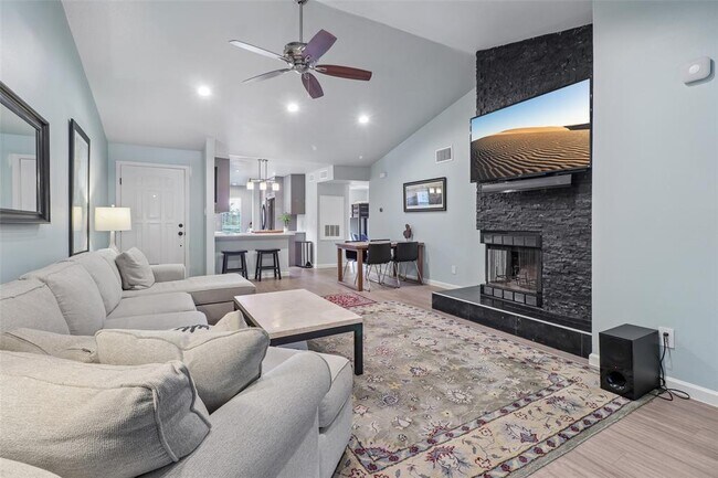 Photo - 2450 Wickersham Ln Unit 302