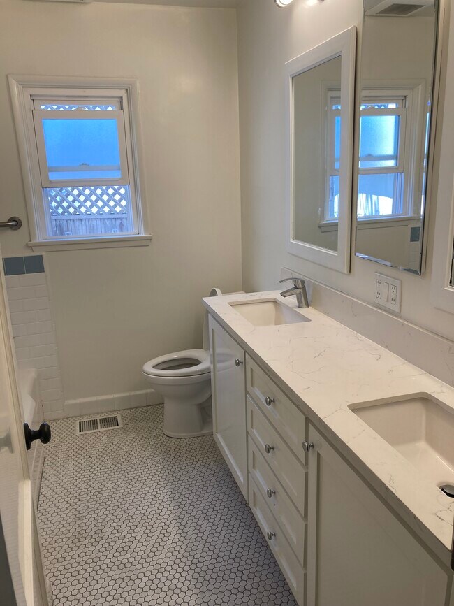 Bathroom - 1769 Glendon Ave