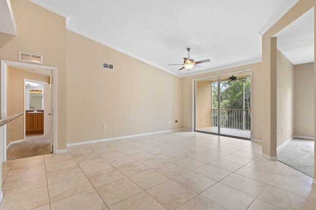 Building Photo - ANNUAL RENTAL - 3 BED + DEN / 2 BATH ATTAC...