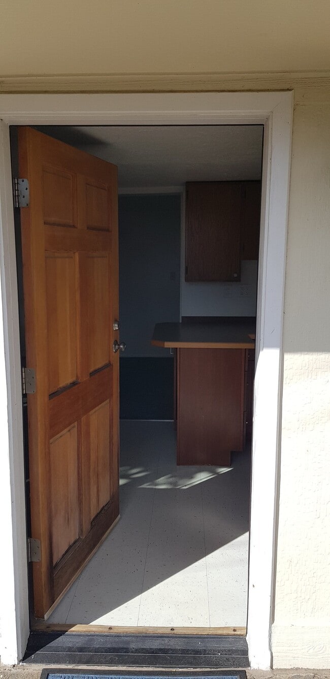 Photo - 317 D St E