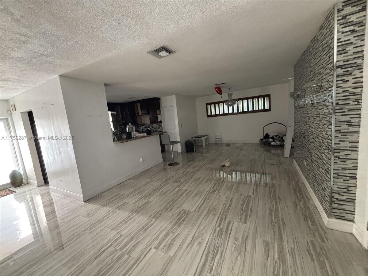 Photo - 17531 NE 1st Ct