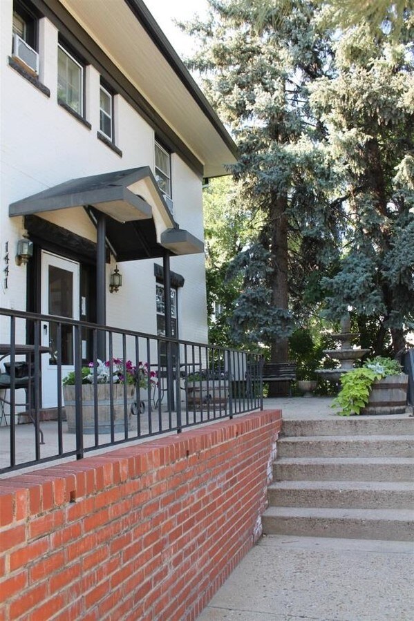 Photo - Chinook Clubhouse on the Hill