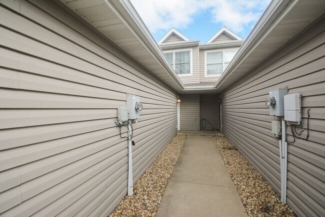 Photo - Townhome in Quiet NW Rochester Neighborhood!