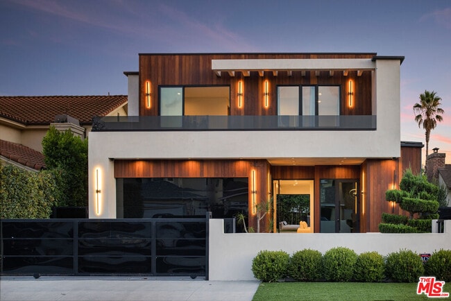 Photo - 14822 Hesby St