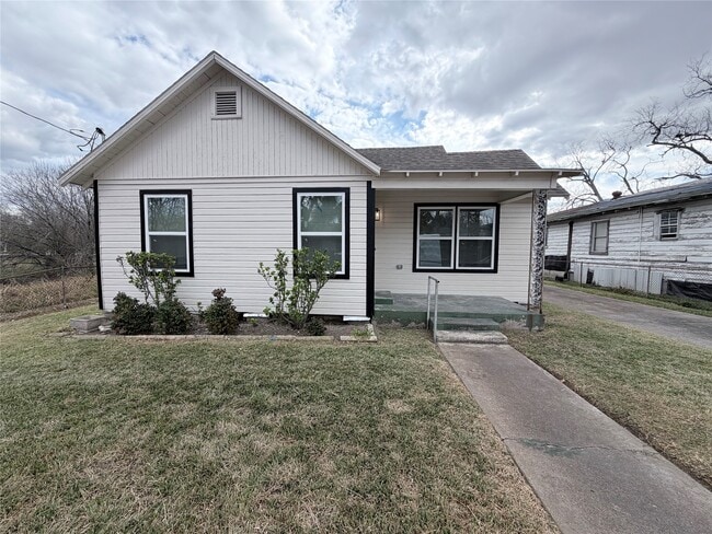 Building Photo - 1526 E 32nd 1/2 St