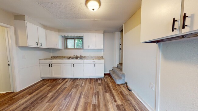 Huge 4 Bedroom Single Family House - almos... - Huge 4 Bedroom Single Family House - almos...