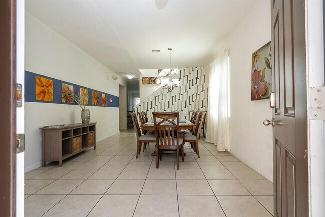 Photo - 2625 Santosh Cove