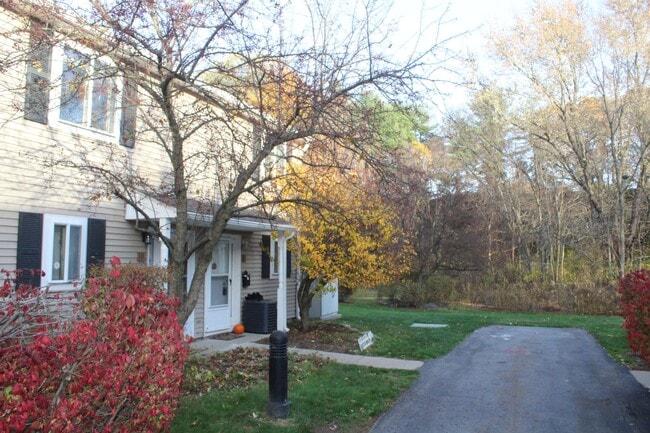 Photo - 10 Village Brook Ln